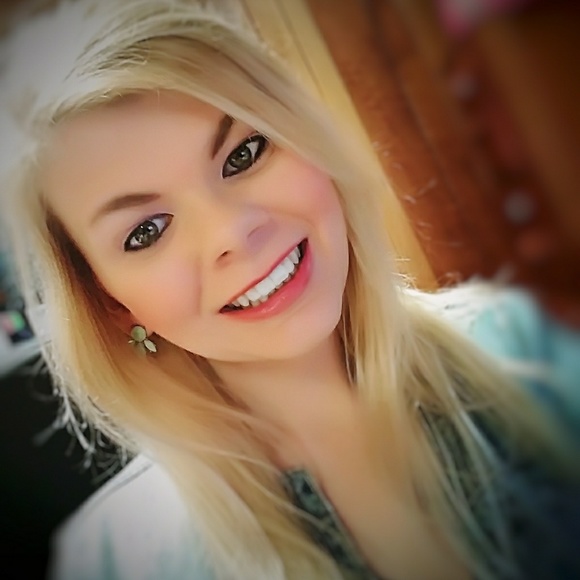 Welcome to My Closet! - Picture 4 of 12